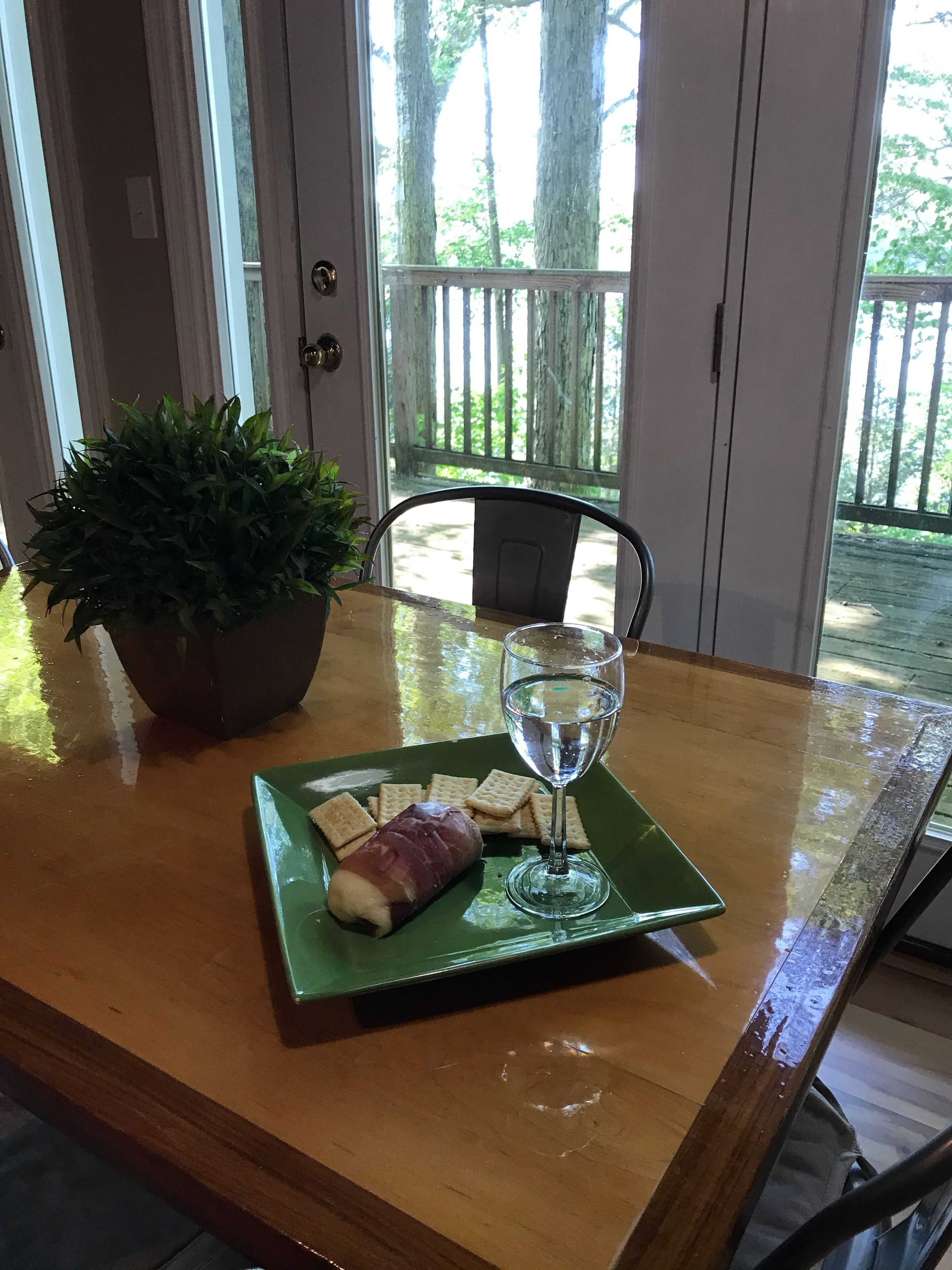  Lake Front Home with community boat ramp. Private,  close to marinas and town.