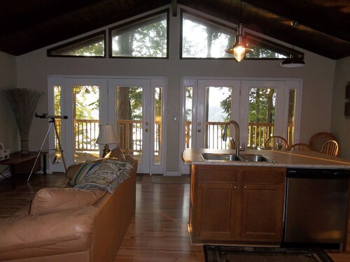  Lake Front Home with community boat ramp. Private,  close to marinas and town.