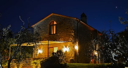 Beautiful Private & Luxurious Tuscan Villa Near Siena/Scenic Views/Crete Senesi