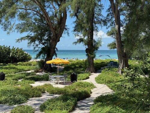 Gulf-side 1BR--75 Steps to Sand, Private Patio, Family-Owned Since 1971