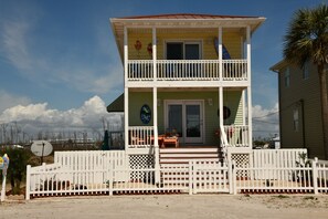 Exterior - Bettie's Beach House (Mexico Beach)