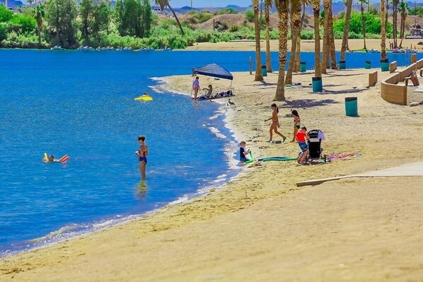Liegestühle, Strandtücher