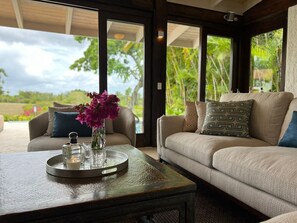 Smart TV, video games, books, music library - Elegant 3 bedroom oceanview Tennis Villa with private heated pool! (La Romana)