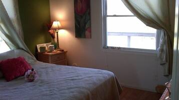 4 bedrooms, in-room safe, iron/ironing board, WiFi