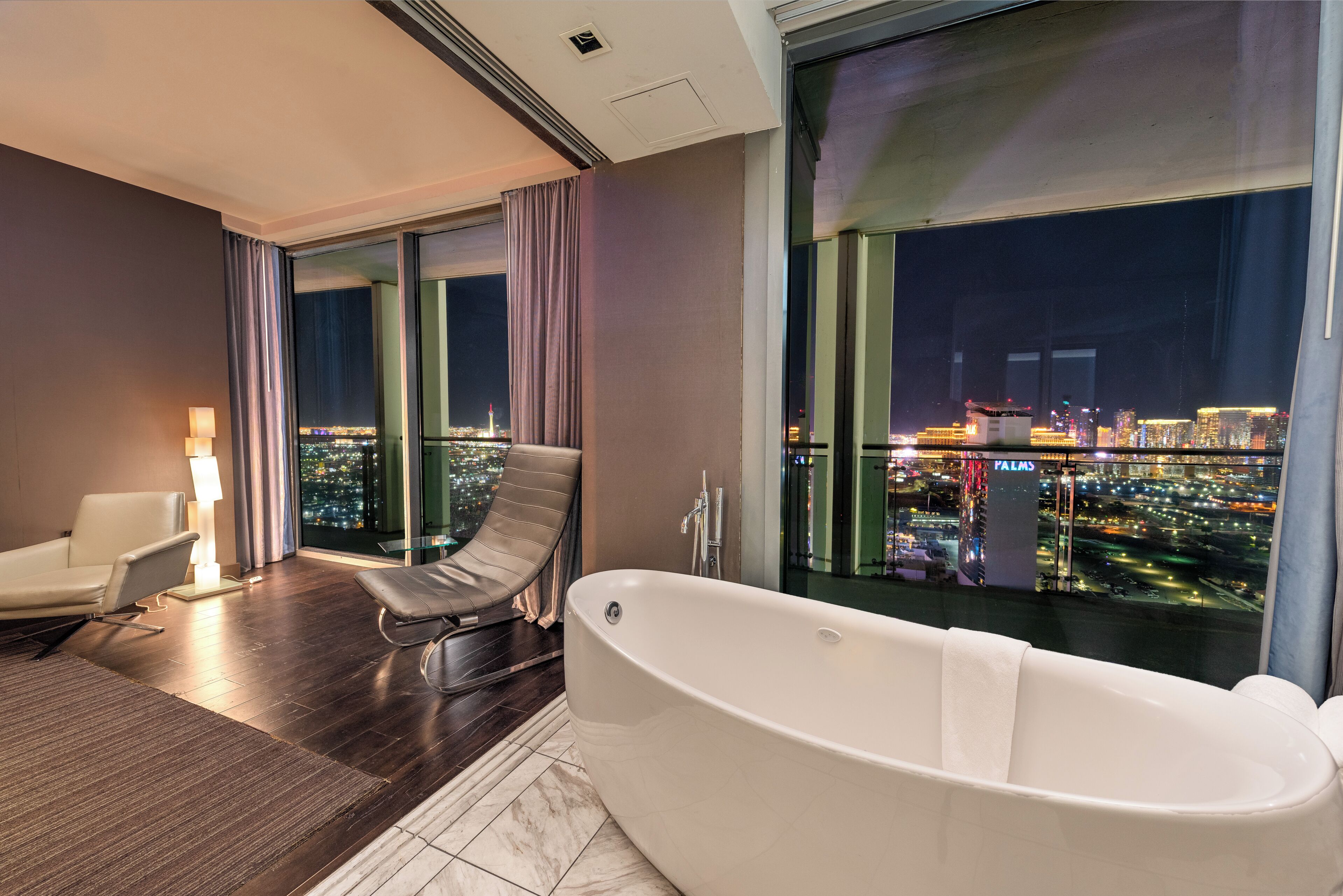 Palms Place Hotel✔Stunning Strip View✔Casino ✔Balcony Now Open!