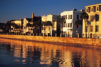 1 Bedroom Cottage in the Old Historic District. Free Street Parking.