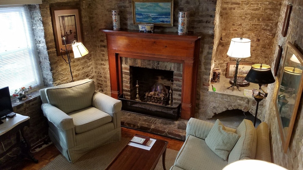 1 Bedroom Cottage In The Old Historic District. Free Street Parking. - Charleston, SC
