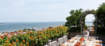 1 Bedroom Cottage in the Old Historic District. Free Street Parking. 