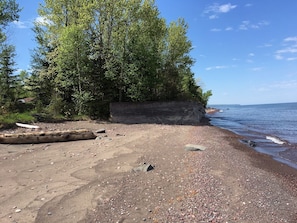 Beach nearby, sun-loungers, beach towels