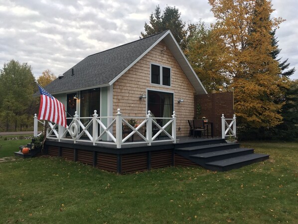 Exterior - NORTHERN LIGHTS and LAKE SUPERIOR 1 bedroom beach Cottage 3 Mi From Calumet. (Calumet)