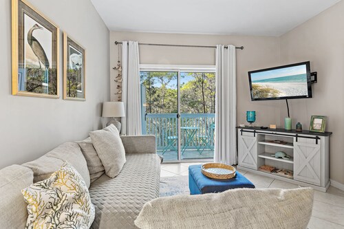 Golf Cart | Large Pool | Walk to the Beach | Sleeps 6 | Heron's Watch 7206