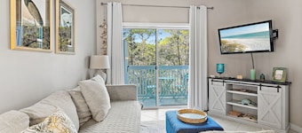 Golf Cart | Large Pool | Walk to the Beach | Sleeps 6 | Heron's Watch 7206