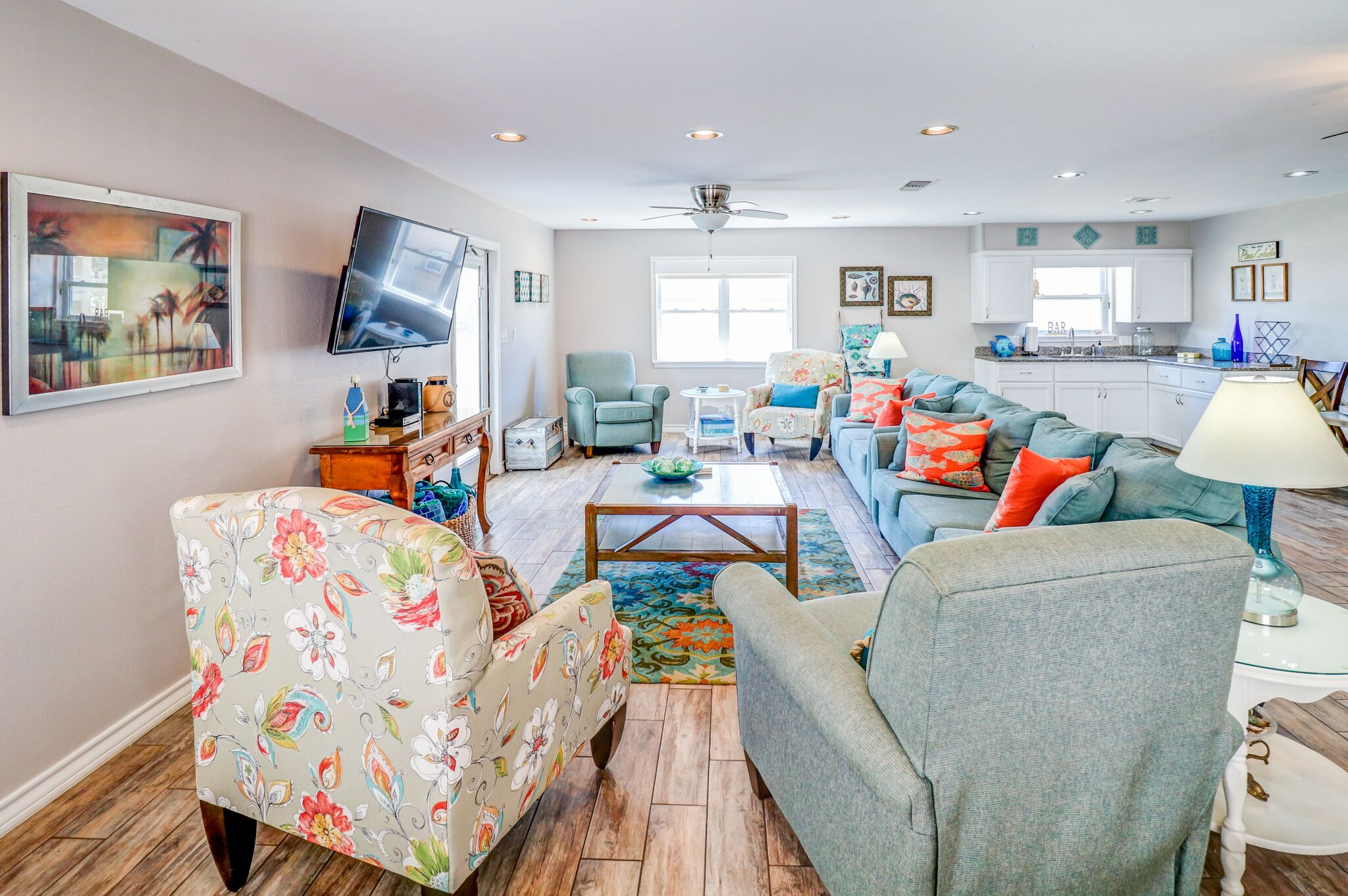 Télévision, baby-foot, table de tennis de table, chaîne hi-fi