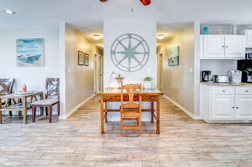 Destination Constellation: Star in your own beach story with 10% off 7+ nights!