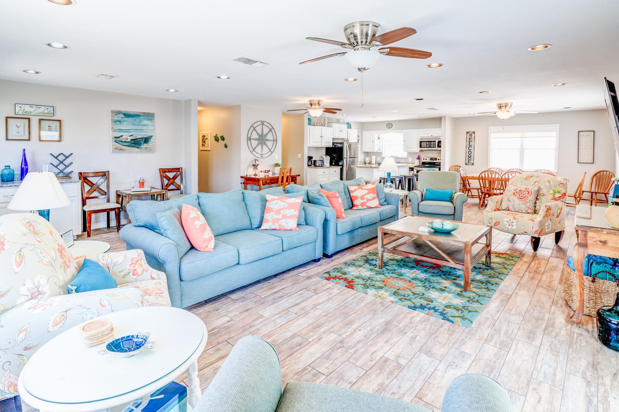 Télévision, baby-foot, table de tennis de table, chaîne hi-fi