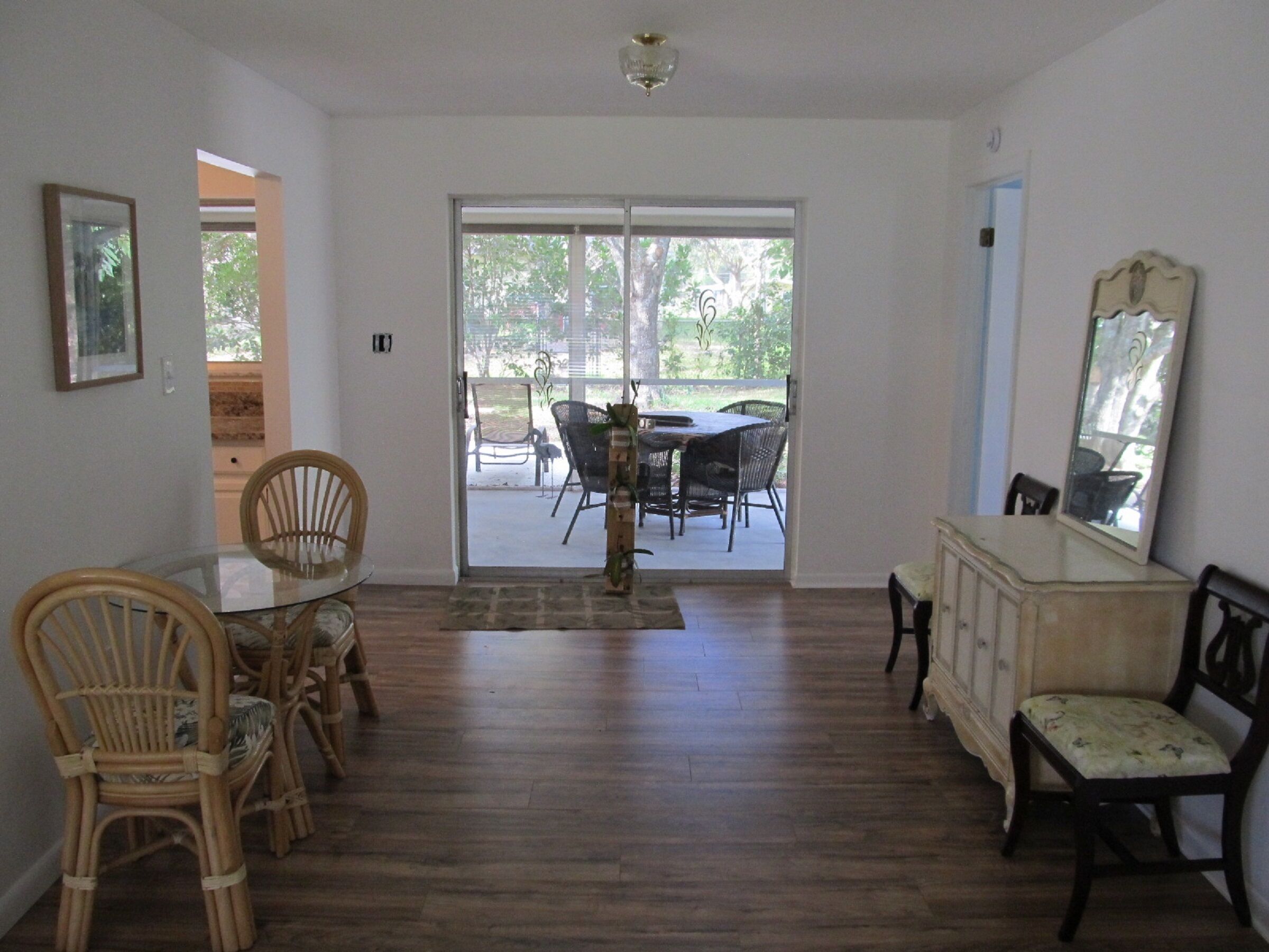 Quiet getaway 2Br/2Ba home, screened patio, lg yard, garage, close to Riverfront