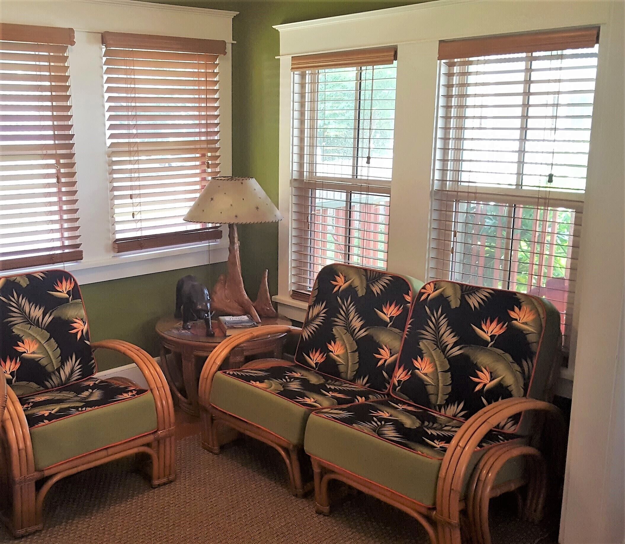 Historic District Dream - 3 BR Beautiful Bungalow! Walk to All Attractions!