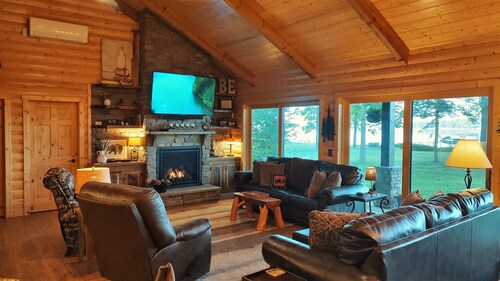 Northwoods Upscale Charming Lakefrt Bone Lk-4 Bedrm-Game Rm-BOOKING SUMMER 2026!