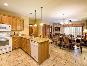 Fridge, microwave, oven, stovetop - 2BR with Great Mountain views Master Suite and JR suite (Gatlinburg)