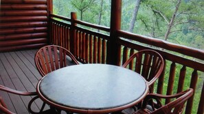 Outdoor dining - 2BR with Great Mountain views Master Suite and JR suite (Gatlinburg)
