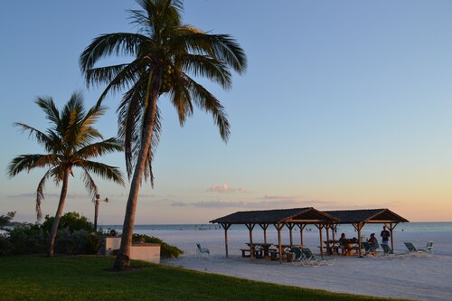 PARADISE ! 2 bedroom 2 bathroom with incredible views