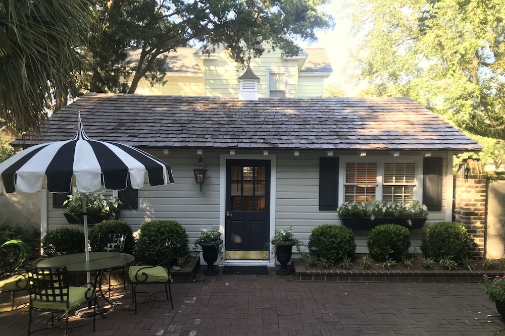 Charming Historic Guest House in the Heart of Town
