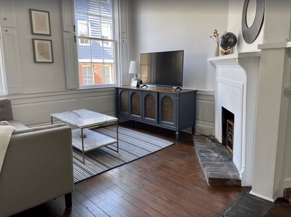 Two Story Historic District Row House on York St!