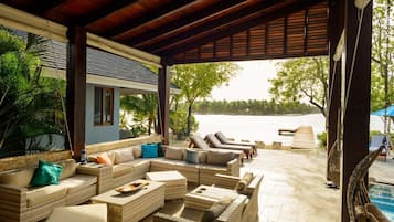 TV connectée, jeux vidéo, lecteur de DVD, baby-foot