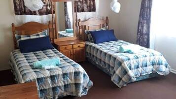 4 bedrooms, iron/ironing board, free WiFi, bed sheets