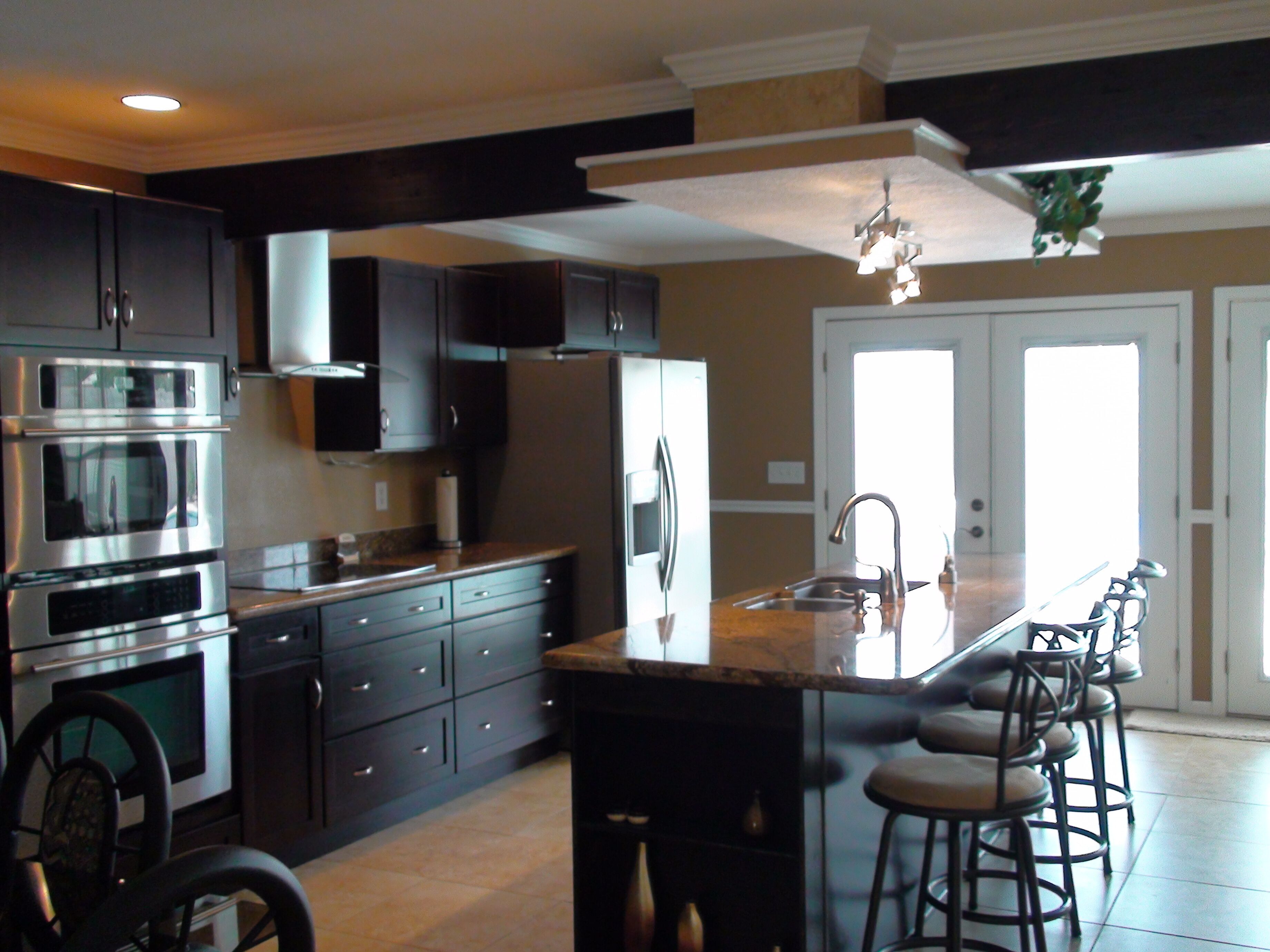 HELLO! Privacy, Pool, Heated in winter Lg Yard, Great Location, New addition