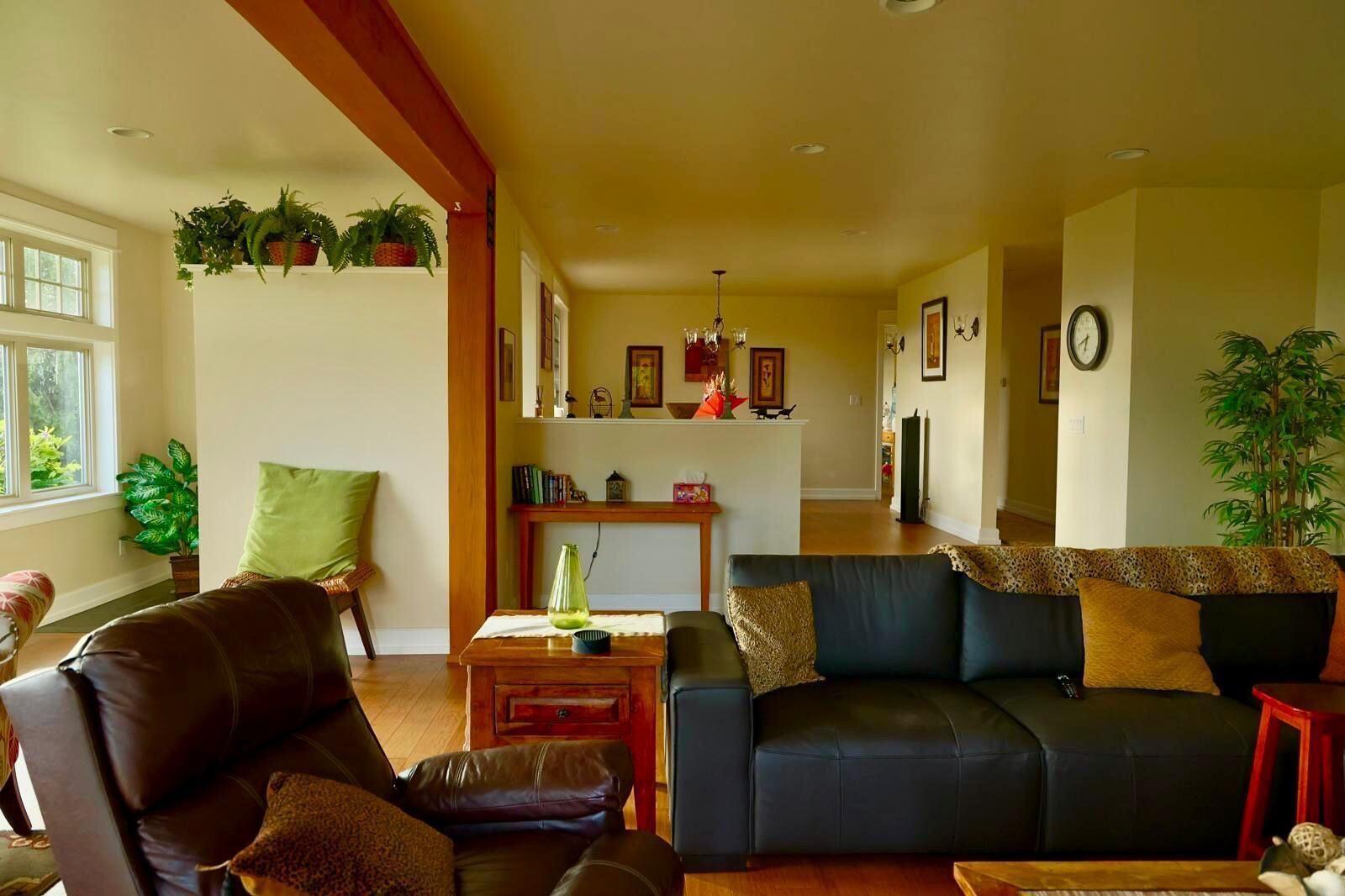 Rooftop Aerie - Amazing Views, Private, Immaculate And Comfortable Home - 雷德蒙德