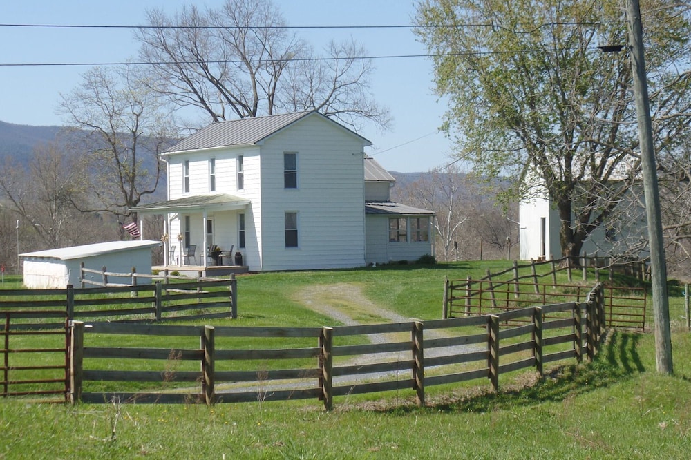 Elkton, Va. Modernized Farmhouse! Great location in the Shenandoah Valley.
