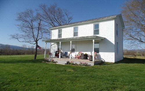 Elkton, Va.  Modernized Farmhouse! Great location in the Shenandoah Valley. 
