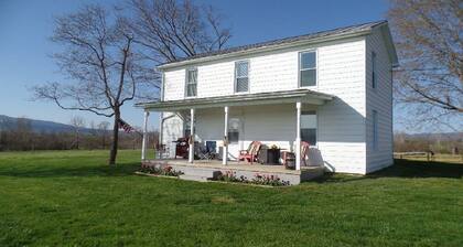 Elkton, Va. Modernized Farmhouse! Great location in the Shenandoah Valley.
