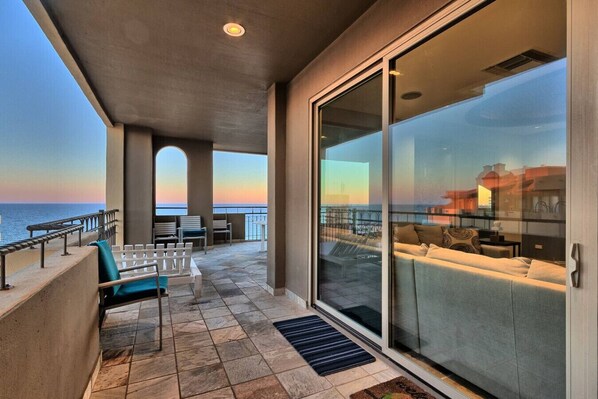 Terrace/patio - Luxurious 3-Bedroom Oceanview Penthouse with Wrap-Around Patio at Bella Sirena (Puerto Penasco)