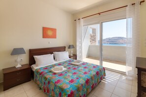 3 bedrooms, in-room safe, iron/ironing board, WiFi