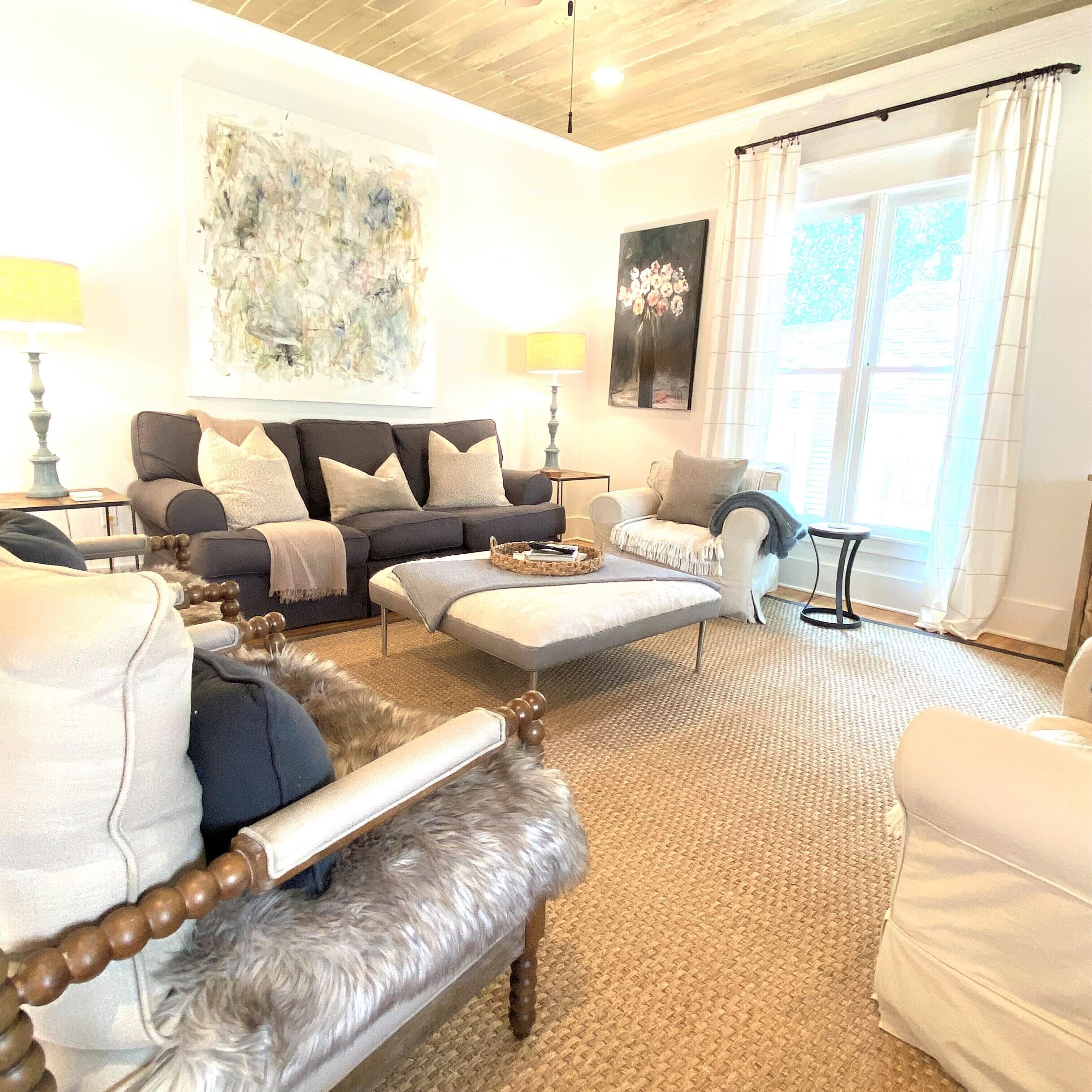  THE JOHN MARIE - Historic District -3 King Beds - Walk to Square! -