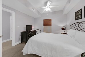 1 bedroom, iron/ironing board, free WiFi, bed sheets - Ariel Dunes II 0605 - Beautiful beach condo, steps to the pool and Gulf! (Miramar Beach)