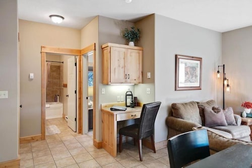 Arrowhead Condos Unit 5