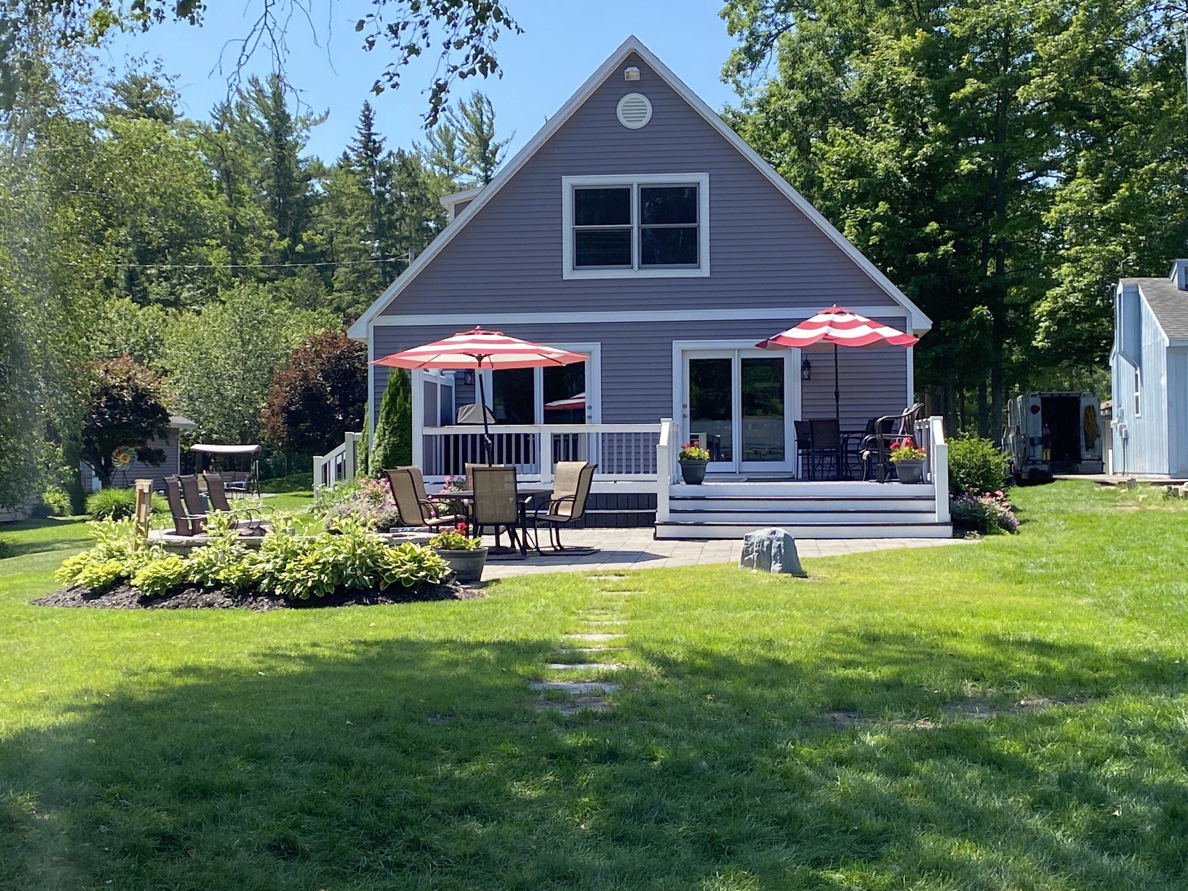 River Front & Lake View - Don't miss this ideal year round getaway!