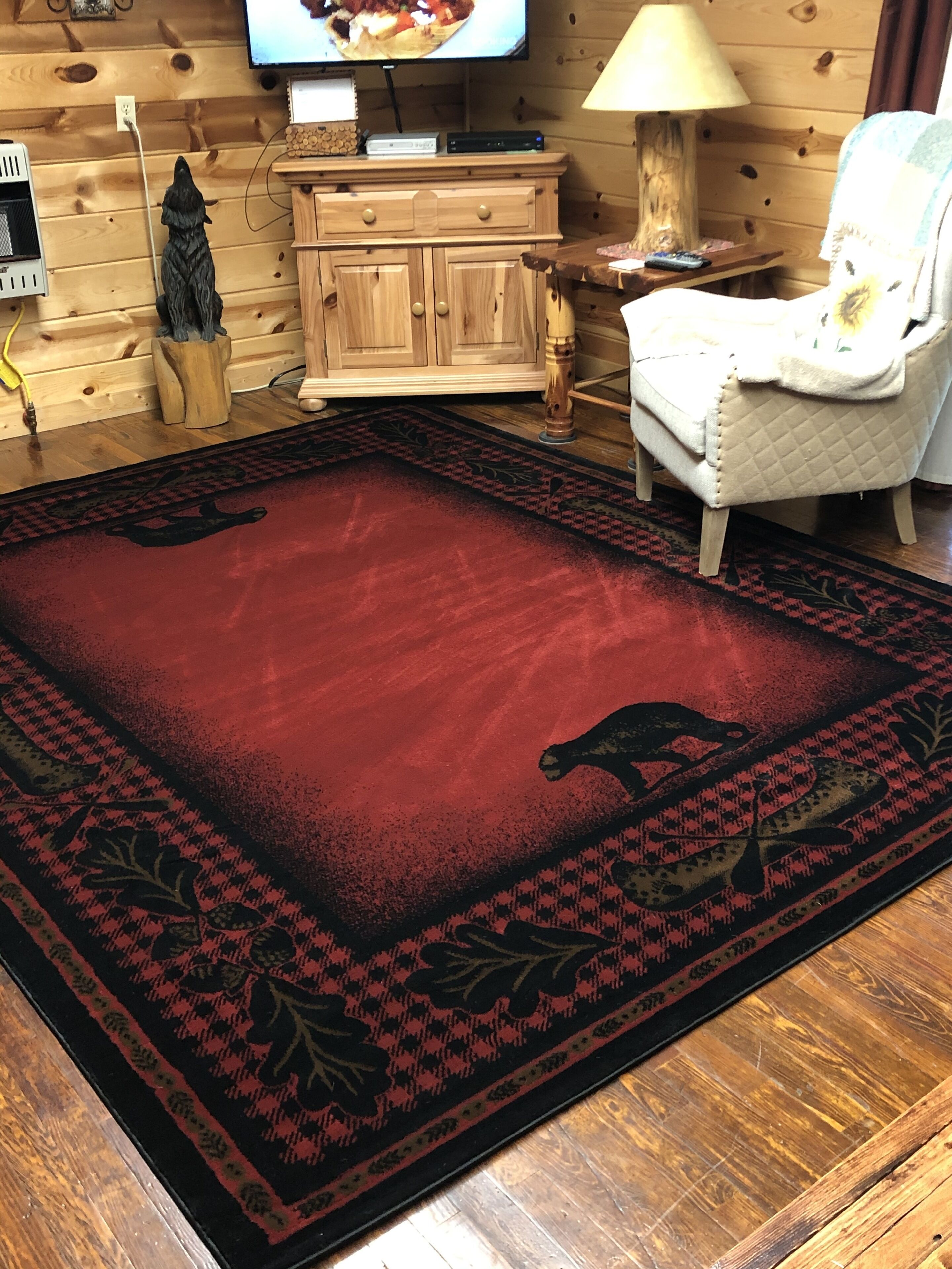 Location, Location, 10+Acres with Catch/release pond - GREAT RATES -Sleeps 6