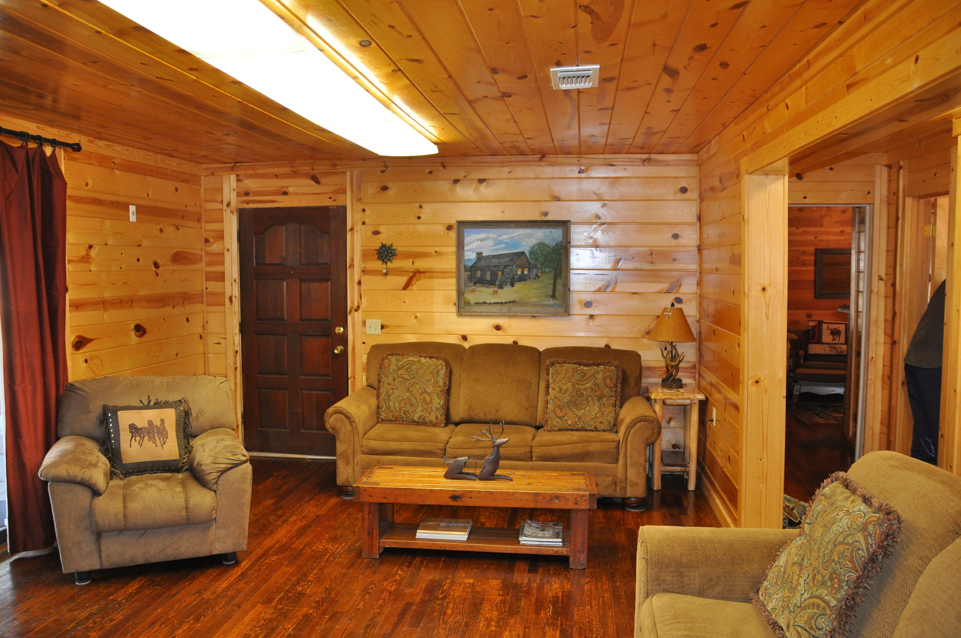 Location, Location, 10+Acres with Catch/release pond - GREAT RATES -Sleeps 6