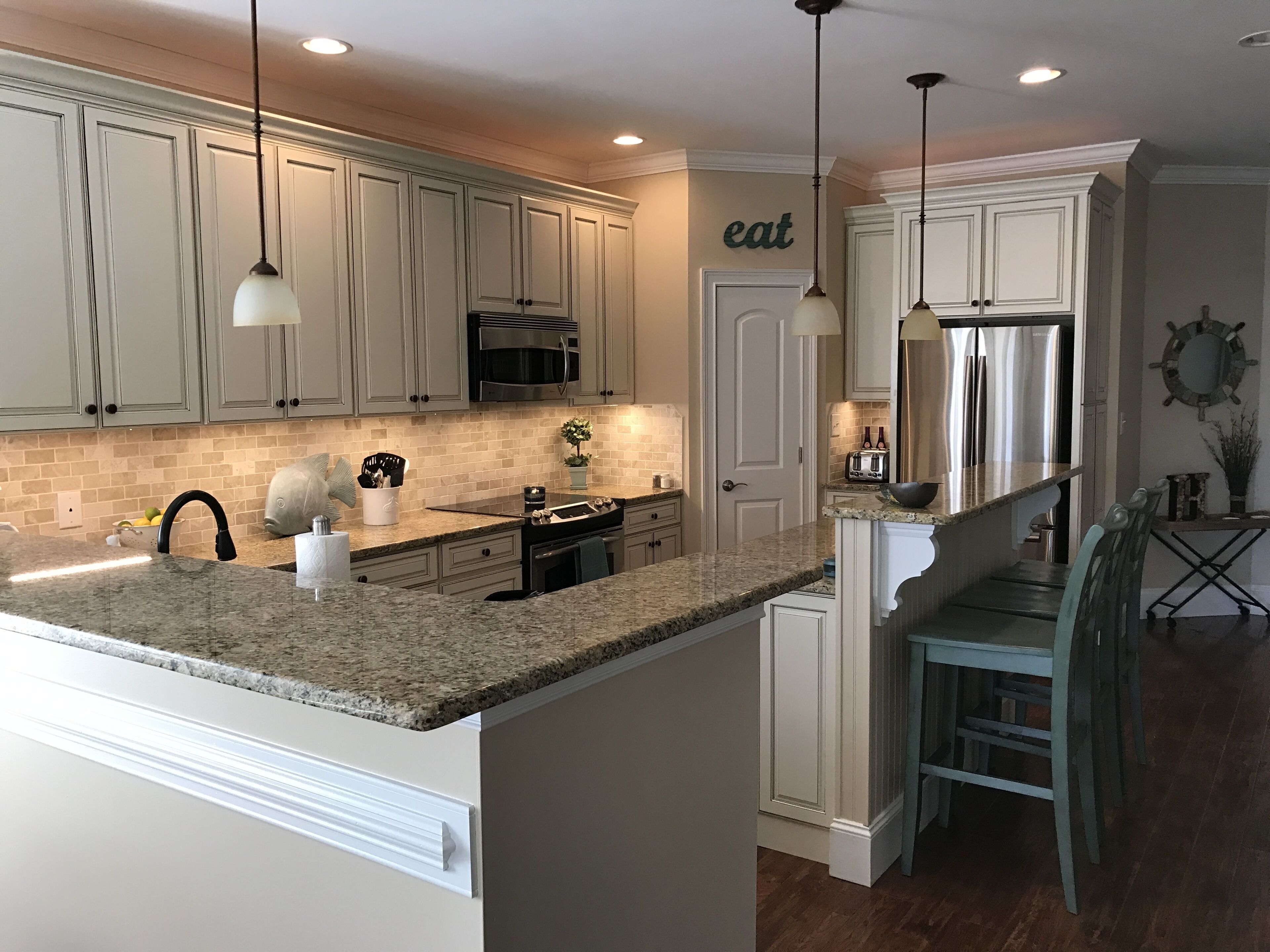 IN A COVE W/MAIN LAKE VIEW, TOWELS/LINENS, NEW DECOR, LOTS OF EXTRAS-A MUST SEE!