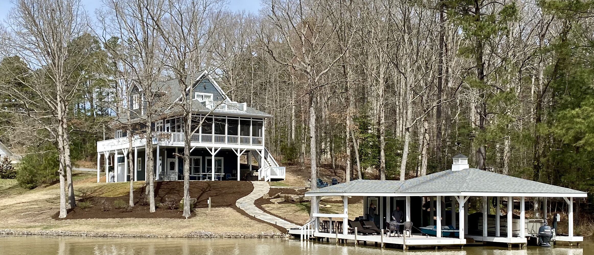 IN A COVE W/MAIN LAKE VIEW, TOWELS/LINENS, NEW DECOR, LOTS OF EXTRAS-A MUST SEE!