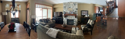 Blacksmith Lodge - Luxury Home - True Ski-In-Ski Out Access - Free Skiing