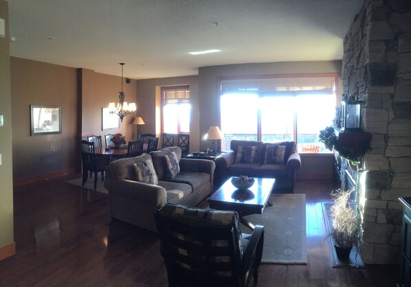 Smart TV, fireplace, video games, DVD player