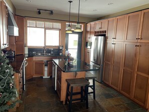 Frigorífic, microones, forn i placa de cuina