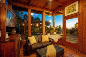 Smart TV, fireplace, DVD player, books