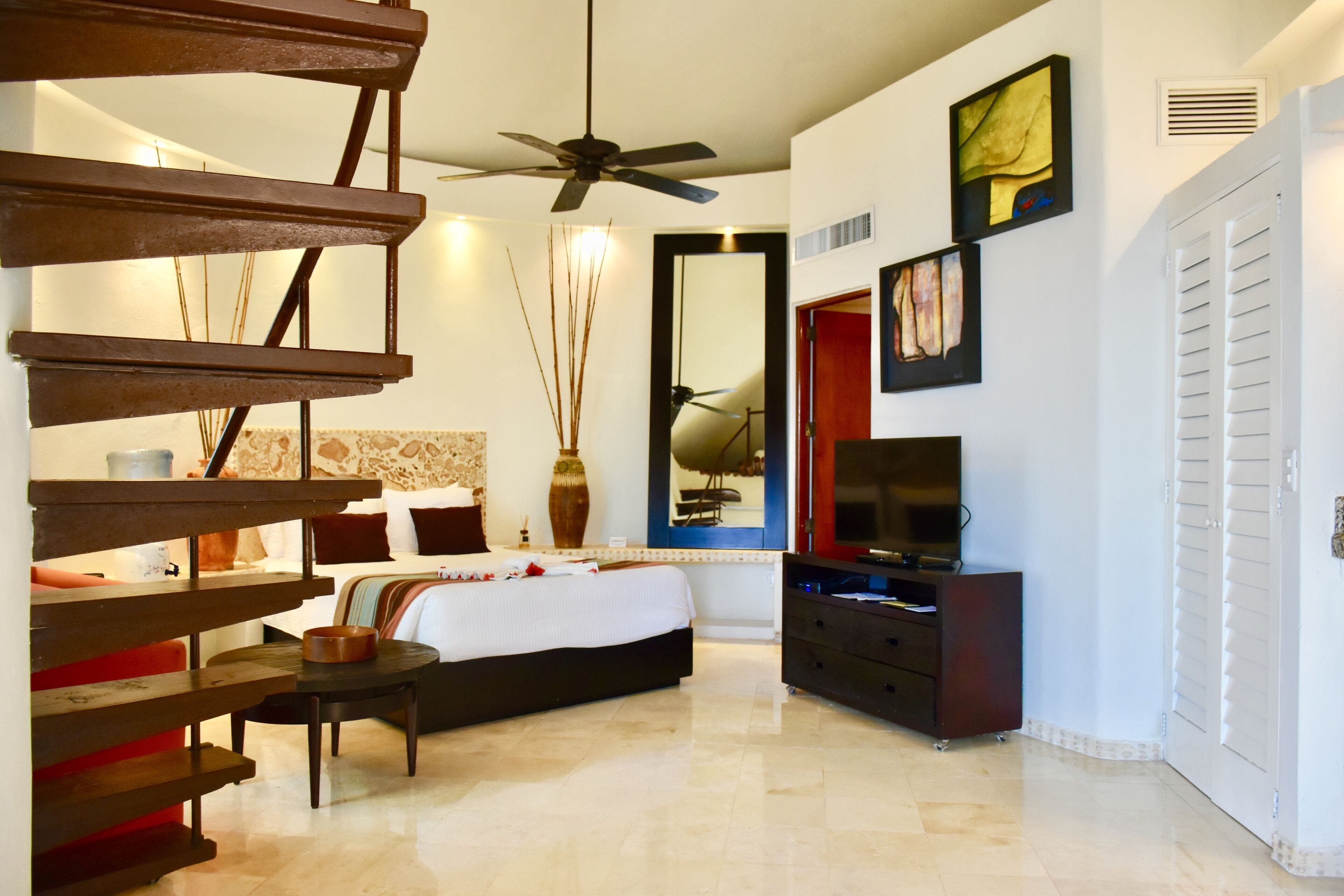 Ocean front suite. Playa Palms 301