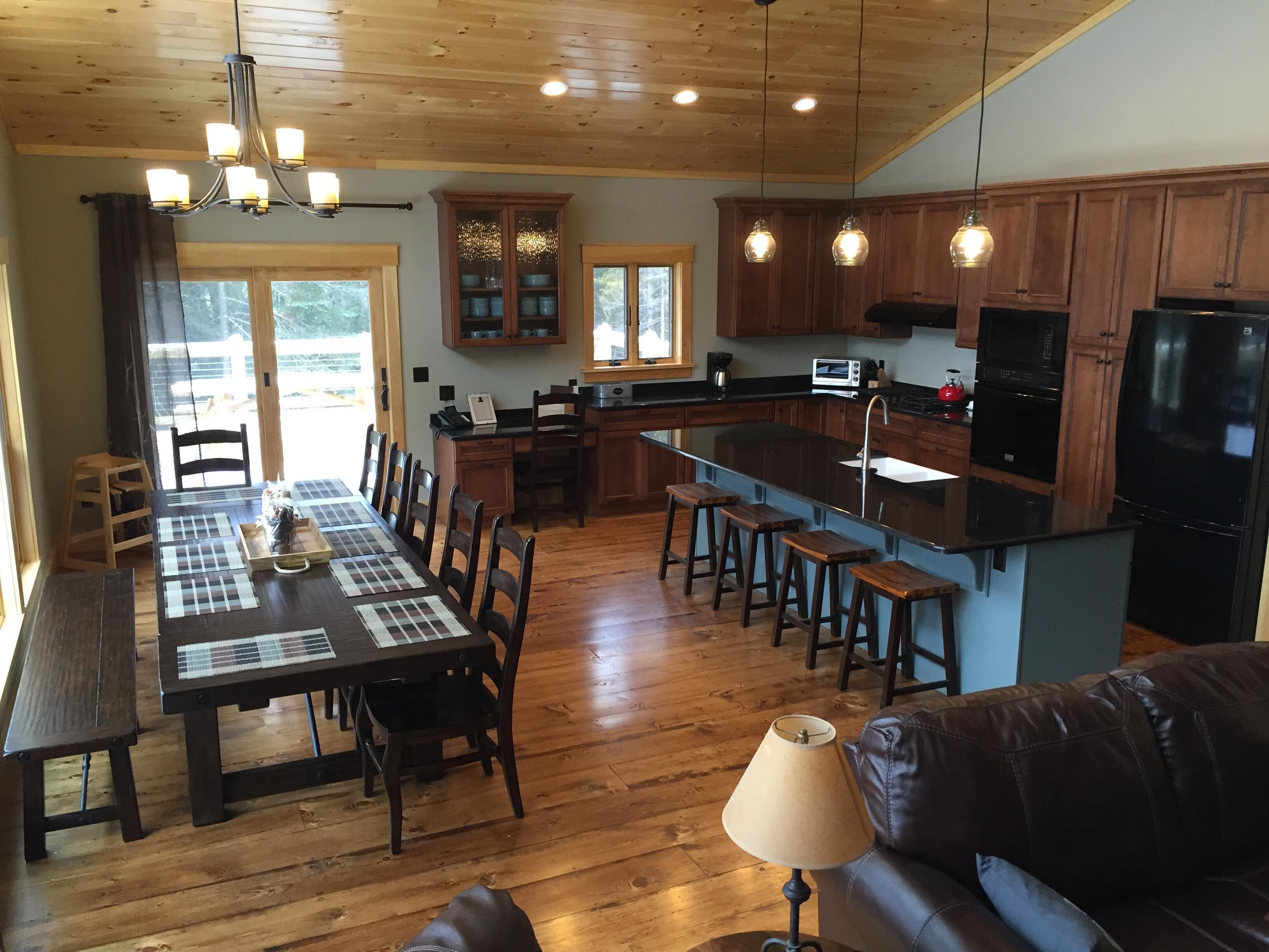 NEWER HOME - KEENE, KEENE VALLEY, LAKE PLACID AREA